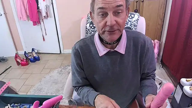 Snapshot of OHMichelleOH chatting on December 2025 11:56:02 PM OHMichelleOH online show from December 2025 11:56:02 PM