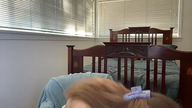 YUMIandbigWOLF online show from October 2025 09:37:01 PM