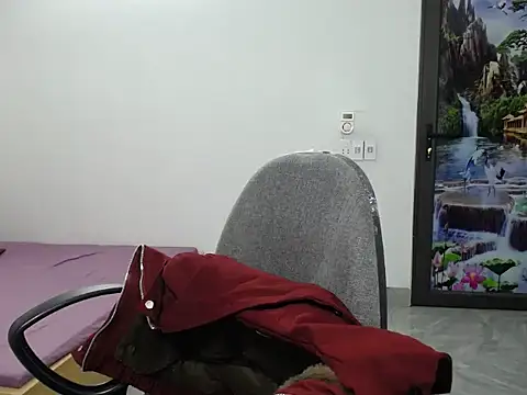 Snapshot of Love_bug15 chatting on December 2024 09:49:01 AM Love bug15 online show from December 2024 09:49:01 AM