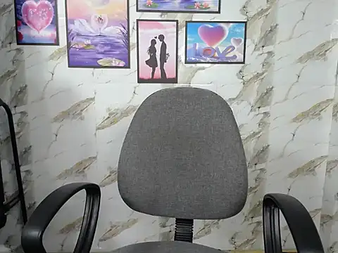 Snapshot of Love_bug15 chatting on March 2025 01:46:02 AM Love bug15 online show from March 2025 01:46:02 AM