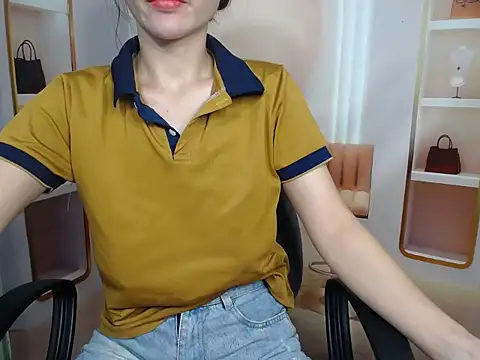 Snapshot of Love_bug15 chatting on September 2025 02:00:02 AM Love bug15 online show from September 2025 02:00:02 AM