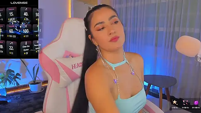 Snapshot of Violetta_kim1 chatting on January 2025 01:18:02 AM Violetta kim1 online show from January 2025 01:18:02 AM