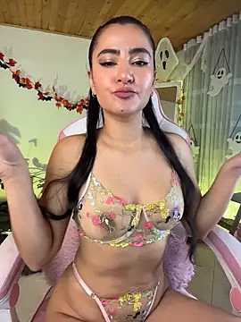Snapshot of Violetta_kim1 chatting on October 2025 05:57:01 PM Violetta kim1 online show from October 2025 05:57:01 PM