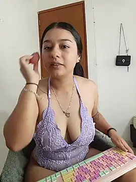 Kittyy Hott  online show from December 2025 09:09:02 PM