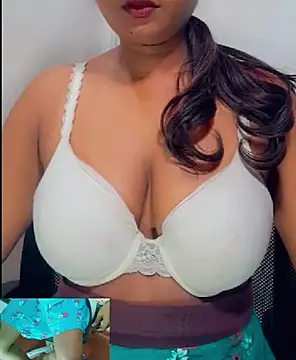 SLteena online show from April 2026 02:45:01 AM