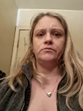 jgodbout2011 online show from April 2026 07:35:01 AM