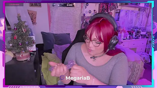 Snapshot of MegariaB chatting on December 2024 04:52:01 AM MegariaB online show from December 2024 04:52:01 AM