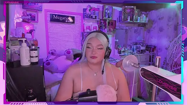 Snapshot of MegariaB chatting on September 2025 03:39:01 AM MegariaB online show from September 2025 03:39:01 AM