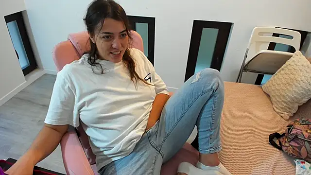 Dyana Kaylinn online show from November 2025 05:29:02 AM