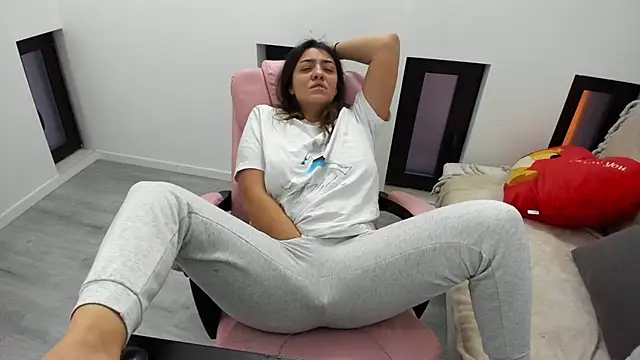 Dyana Kaylinn online show from January 2026 05:35:01 AM