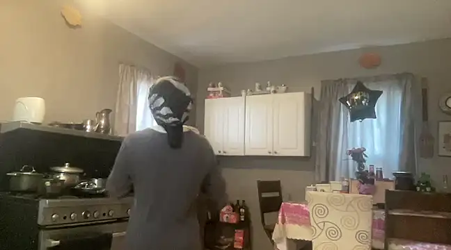 Snapshot of MommyConfident chatting on February 2025 09:11:02 PM MommyConfident online show from February 2025 09:11:02 PM