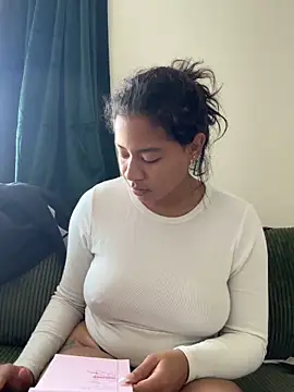 Snapshot of VanessaBling chatting on December 2025 04:00:01 PM VanessaBling online show from December 2025 04:00:01 PM