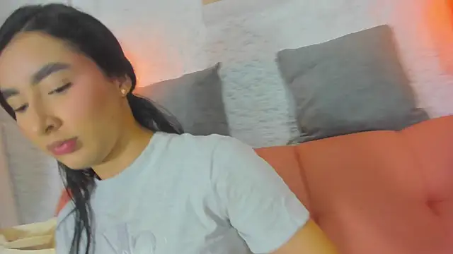 emiily s online show from November 2025 12:05:01 PM