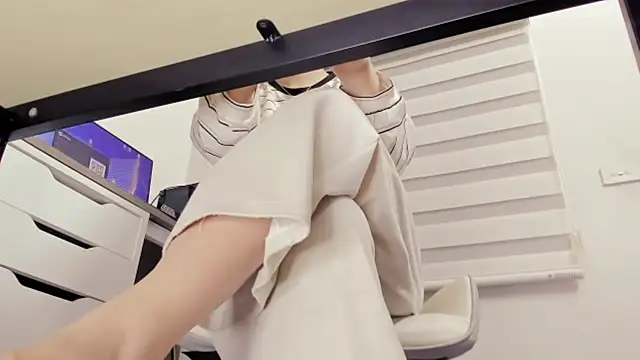 Snapshot of Alisa_Hotfeeling chatting on December 2025 10:07:01 PM Alisa Hotfeeling online show from December 2025 10:07:01 PM