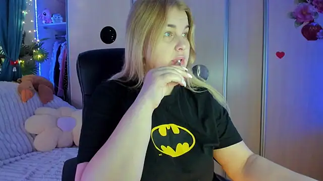 CoraSwon online show from February 2026 05:55:01 AM