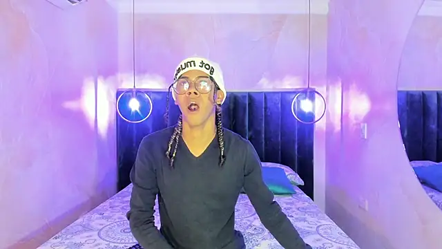 Maxim-Walker online show from November 2025 03:05:01 AM