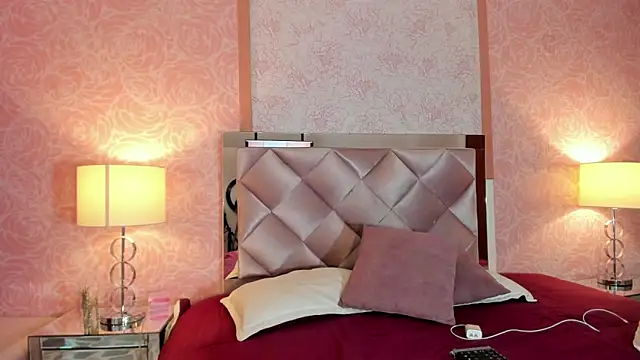 Maxim-Walker online show from November 2025 03:12:02 AM