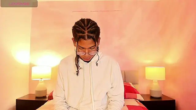 Maxim-Walker online show from November 2025 03:12:01 AM