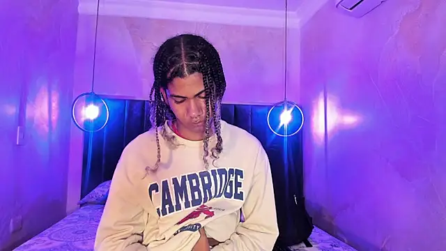 Maxim-Walker online show from November 2025 03:07:01 AM