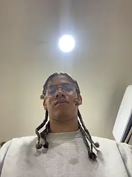 Maxim-Walker online show from December 2025 03:03:01 AM