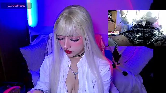 HollyDominic online show from November 2025 08:32:01 PM