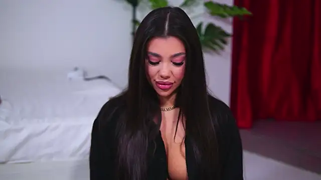 NatyDesiree online show from October 2025 09:18:02 AM