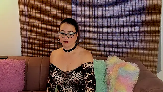Snapshot of ariana_cross chatting on April 2026 01:09:02 PM ariana cross online show from April 2026 01:09:02 PM