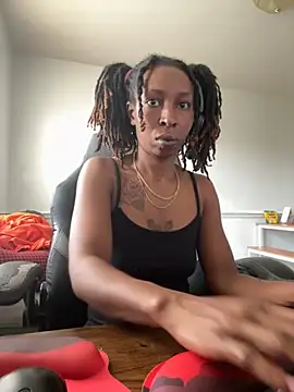 LeyaHoneybuns online show from September 2025 04:41:01 PM