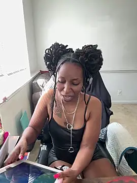 LeyaHoneybuns online show from April 2026 04:18:01 PM