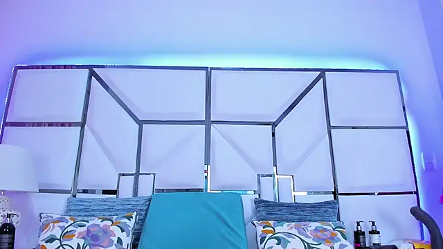 Snapshot of RileySweett chatting on February 2025 11:44:02 AM RileySweett online show from February 2025 11:44:02 AM