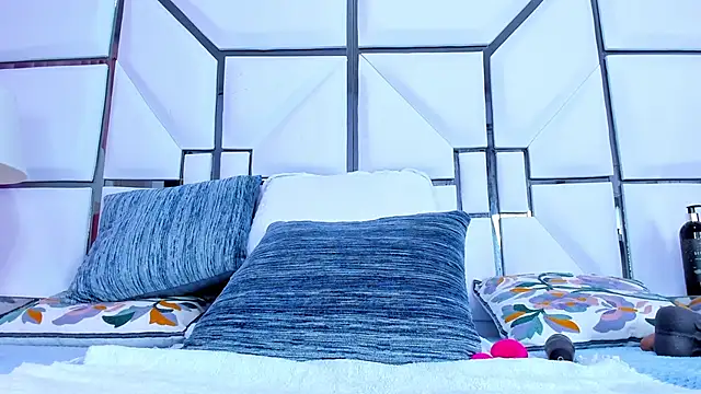 Snapshot of RileySweett chatting on February 2025 02:38:01 PM RileySweett online show from February 2025 02:38:01 PM