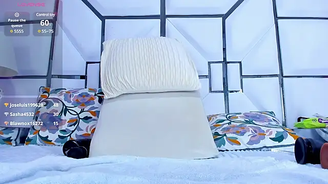 Snapshot of RileySweett chatting on March 2025 05:36:02 PM RileySweett online show from March 2025 05:36:02 PM