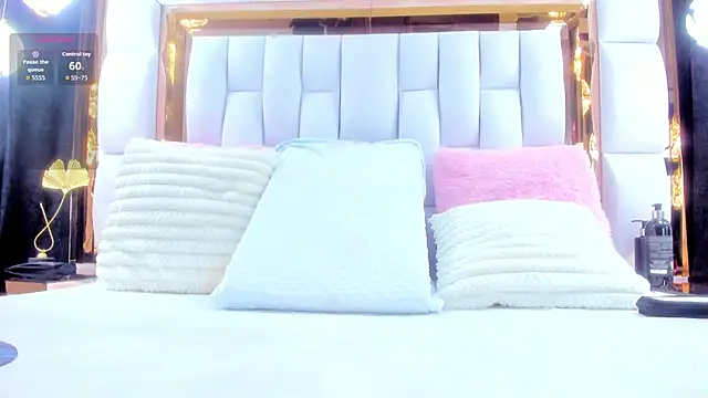 Snapshot of RileySweett chatting on November 2025 11:43:02 AM RileySweett online show from November 2025 11:43:02 AM