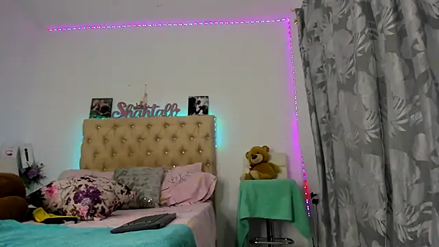 Snapshot of shantallhotxx chatting on October 2025 03:42:01 PM shantallhotxx online show from October 2025 03:42:01 PM