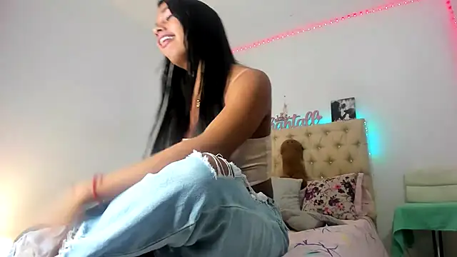 Snapshot of shantallhotxx chatting on October 2025 01:48:02 AM shantallhotxx online show from October 2025 01:48:02 AM