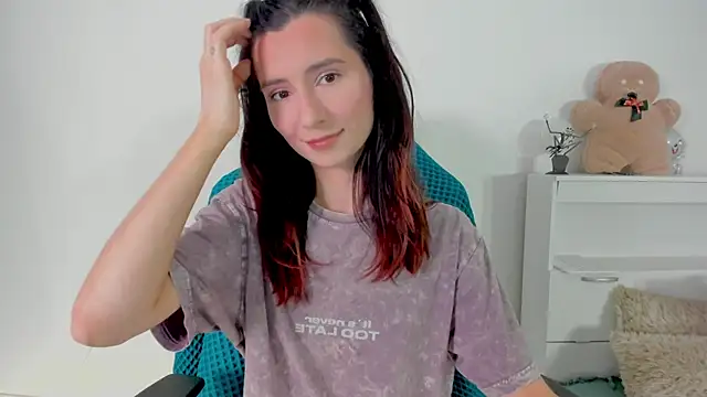 crystalnut online show from November 2025 03:07:01 AM