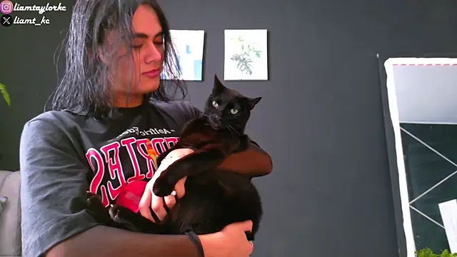 Snapshot of Liam_Taylor chatting on February 2025 01:11:01 PM Liam Taylor online show from February 2025 01:11:01 PM