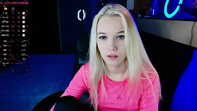 Snapshot of ShhhO_O chatting on January 2025 09:03:01 AM ShhhO O online show from January 2025 09:03:01 AM