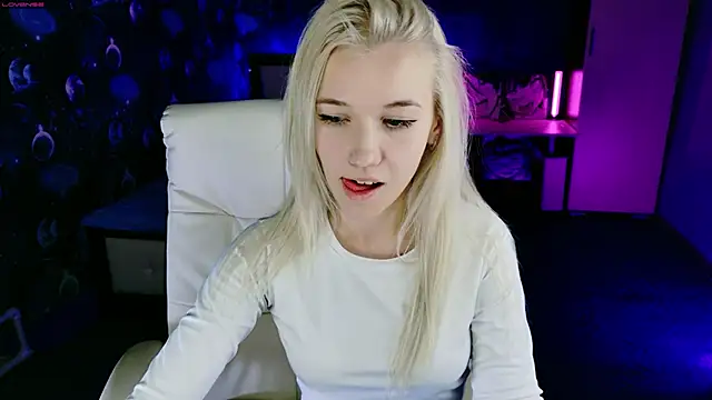 Snapshot of ShhhO_O chatting on September 2025 04:06:02 PM ShhhO O online show from September 2025 04:06:02 PM