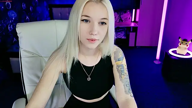 Snapshot of ShhhO_O chatting on October 2025 10:11:01 AM ShhhO O online show from October 2025 10:11:01 AM