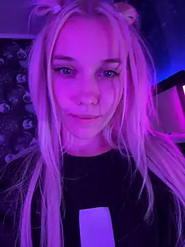 Snapshot of ShhhO_O chatting on October 2025 11:13:02 PM ShhhO O online show from October 2025 11:13:02 PM