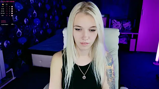 Snapshot of ShhhO_O chatting on October 2025 05:14:02 PM ShhhO O online show from October 2025 05:14:02 PM