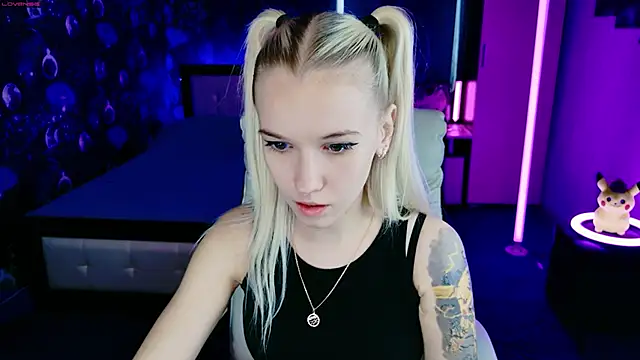 Snapshot of ShhhO_O chatting on October 2025 09:44:01 AM ShhhO O online show from October 2025 09:44:01 AM