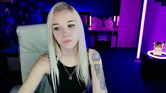 Snapshot of ShhhO_O chatting on November 2025 03:02:01 PM ShhhO O online show from November 2025 03:02:01 PM