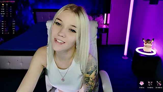 Snapshot of ShhhO_O chatting on November 2025 02:32:02 PM ShhhO O online show from November 2025 02:32:02 PM