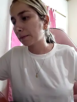 Iris love18 online show from March 2026 11:01:01 PM