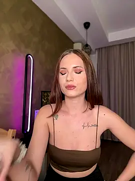 AvaGianna online show from November 2025 04:11:02 PM