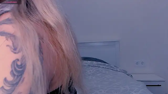 Snapshot of MeowRinnie chatting on September 2025 10:48:01 AM MeowRinnie online show from September 2025 10:48:01 AM