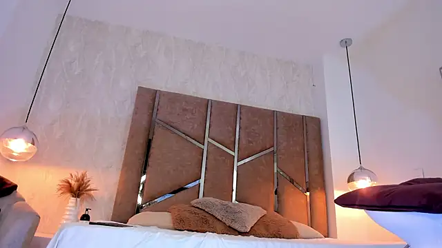 Martinaa Jones  online show from October 2025 07:36:02 PM