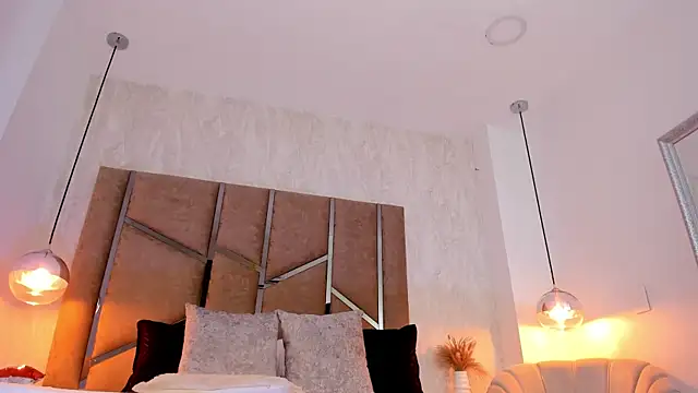 Martinaa Jones  online show from November 2025 08:07:02 PM